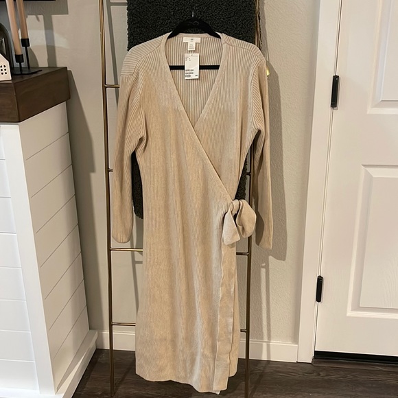 H&M Dresses & Skirts - NWT H&M Sweater Wrap Dress